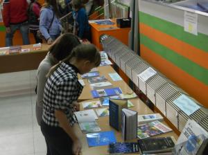 Фото к Открылась выставка «Наукомир глазами книги»
