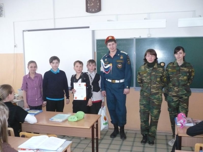Фото к Школьные линейки безопасности