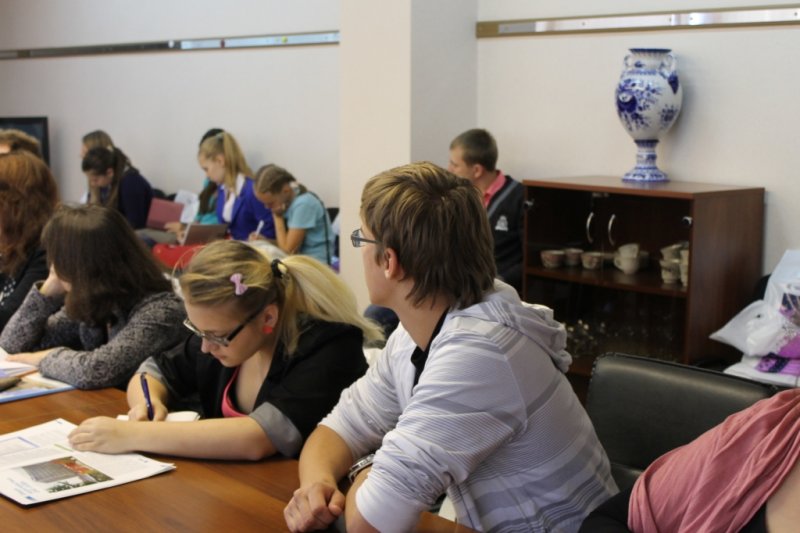 Фото к Юные журналисты центра по атомной энергии приняли участие в презентации отчета по экологической безопасности завода химконцентратов