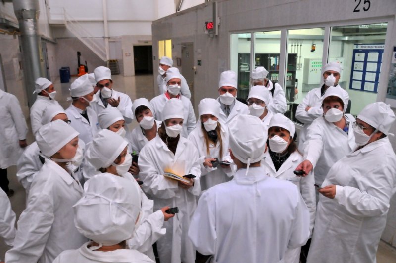 Фото к Юные журналисты центра по атомной энергии приняли участие в презентации отчета по экологической безопасности завода химконцентратов