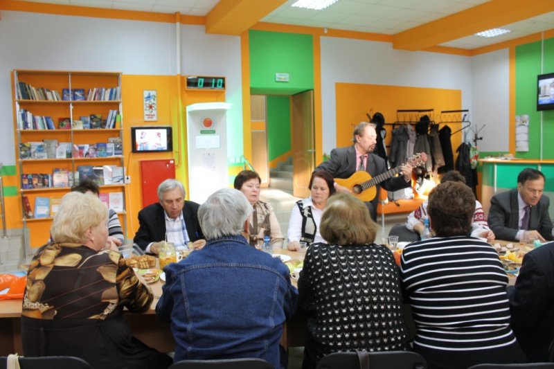 Фото к Педагоги-ветераны встретились в информационном центре по атомной энергии