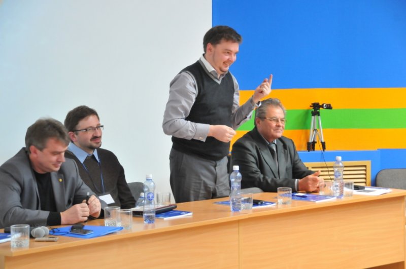 Фото к Известный журналист Григорий Тарасевич встретился с новосибирцами в центре атомной отрасли