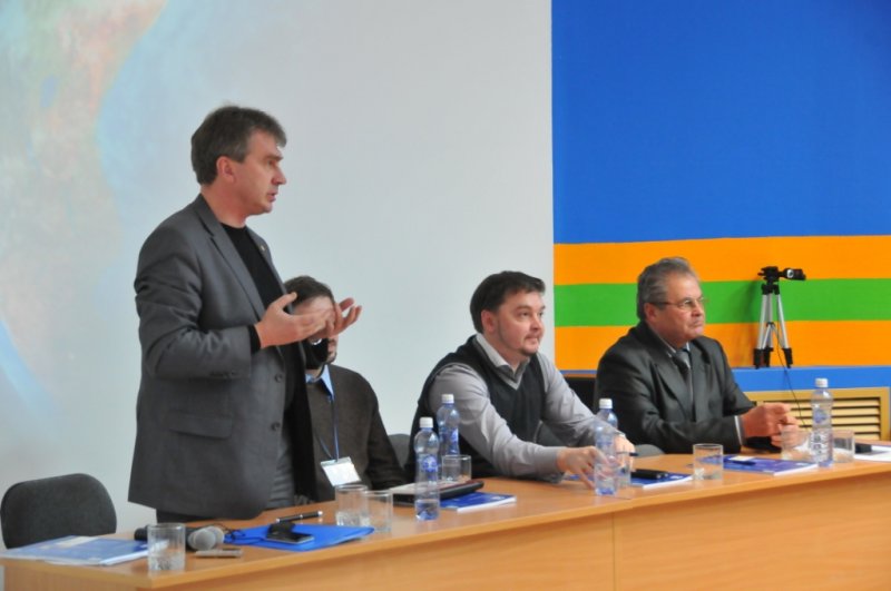 Фото к Известный журналист Григорий Тарасевич встретился с новосибирцами в центре атомной отрасли