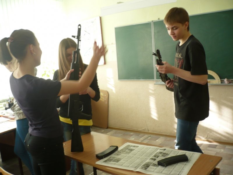Фото к Безопасность детей в школе и городе