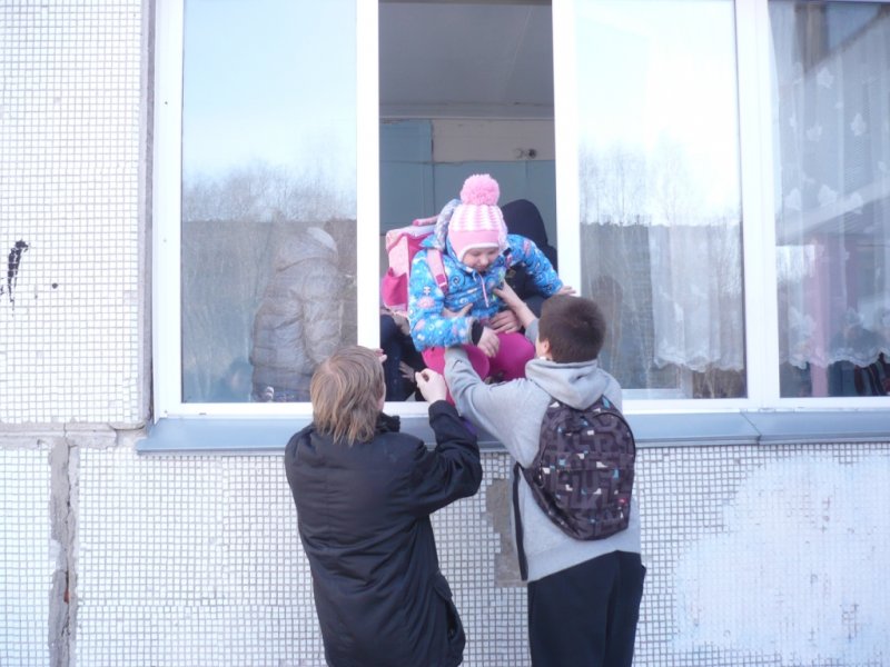 Фото к Безопасность детей в школе и городе