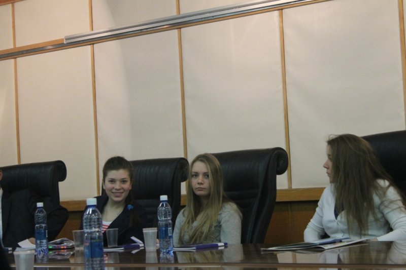 Фото к Информационный центр принял участие в экологических слушаниях ОАО «НЗХК»