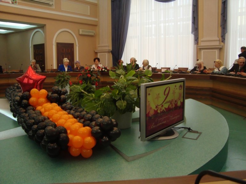 Фото к Руководителю информационного центра вручили памятный знак за вклад в развитие военно-патриотического воспитания молодежи.