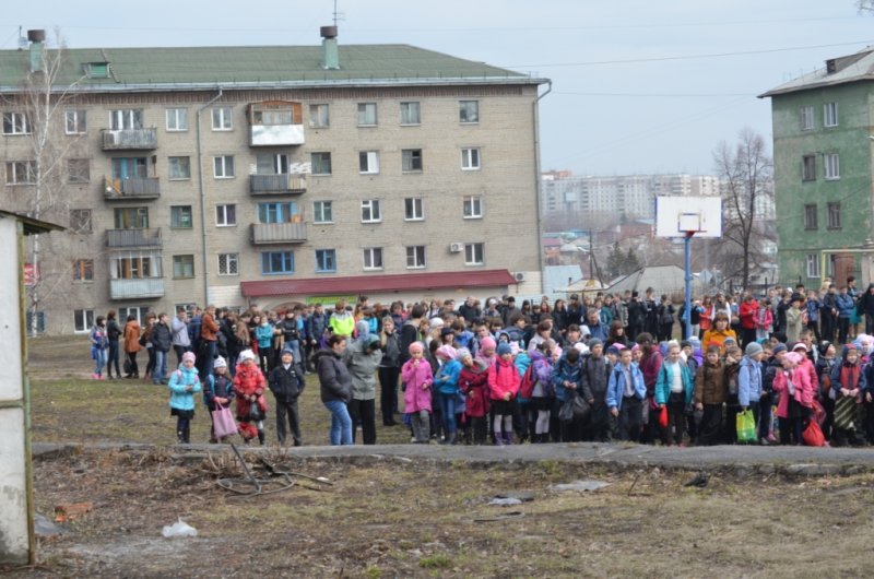 Фото к В начале мая ИЦАО г. Новосибирска совместно с МЧС  и МВД по НСО, Детским автогородком и Школой юных спасателей «Мужество» провели мероприятие в рамках Всероссийской акции «Наука Побеждать» — «Весенний переполох».