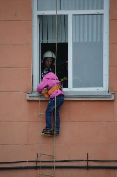 Фото к В начале мая ИЦАО г. Новосибирска совместно с МЧС  и МВД по НСО, Детским автогородком и Школой юных спасателей «Мужество» провели мероприятие в рамках Всероссийской акции «Наука Побеждать» — «Весенний переполох».
