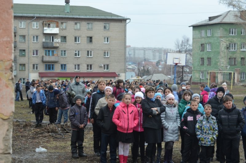 Фото к В начале мая ИЦАО г. Новосибирска совместно с МЧС  и МВД по НСО, Детским автогородком и Школой юных спасателей «Мужество» провели мероприятие в рамках Всероссийской акции «Наука Побеждать» — «Весенний переполох».