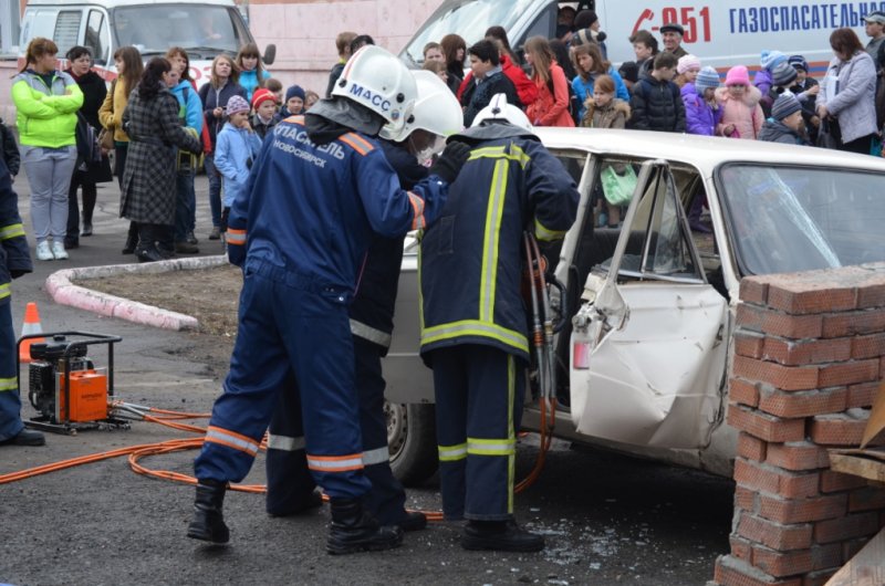 Фото к В начале мая ИЦАО г. Новосибирска совместно с МЧС  и МВД по НСО, Детским автогородком и Школой юных спасателей «Мужество» провели мероприятие в рамках Всероссийской акции «Наука Побеждать» — «Весенний переполох».