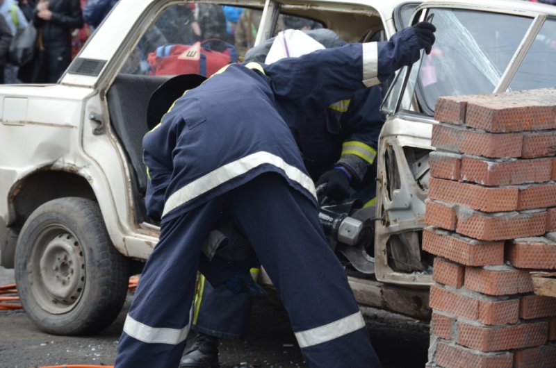 Фото к В начале мая ИЦАО г. Новосибирска совместно с МЧС  и МВД по НСО, Детским автогородком и Школой юных спасателей «Мужество» провели мероприятие в рамках Всероссийской акции «Наука Побеждать» — «Весенний переполох».