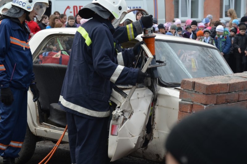 Фото к В начале мая ИЦАО г. Новосибирска совместно с МЧС  и МВД по НСО, Детским автогородком и Школой юных спасателей «Мужество» провели мероприятие в рамках Всероссийской акции «Наука Побеждать» — «Весенний переполох».