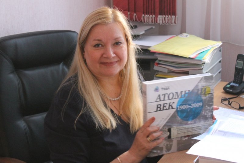 Фото к Вот уже на протяжении восемнадцати лет все российские библиотекари отмечают свой профессиональный праздник — День библиотекаря — 27 мая.