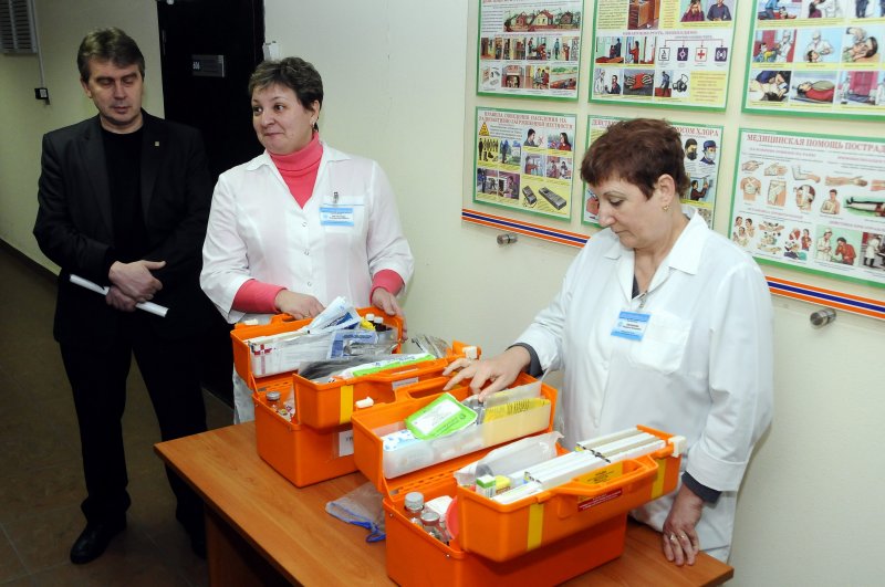 Фото к Безопасная экскурсия: школьники Новосибирска посетили ОАО «НЗХК» в канун Дня спасателя