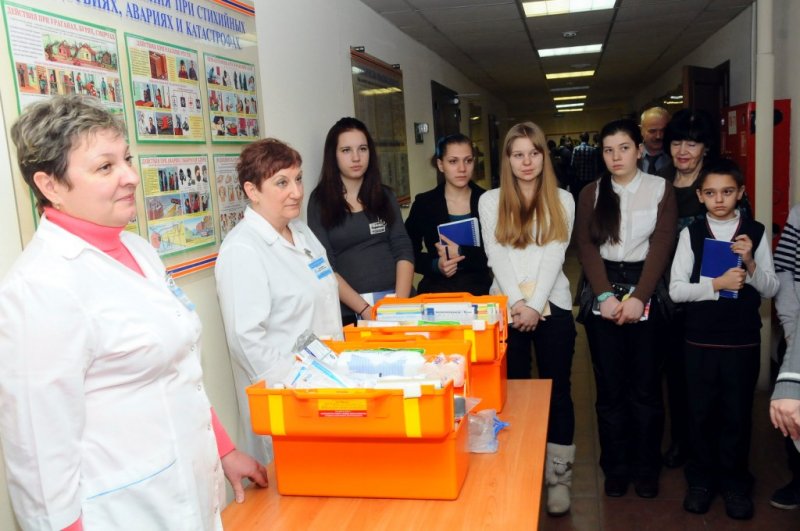 Фото к Безопасная экскурсия: школьники Новосибирска посетили ОАО «НЗХК» в канун Дня спасателя