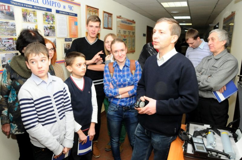 Фото к Безопасная экскурсия: школьники Новосибирска посетили ОАО «НЗХК» в канун Дня спасателя