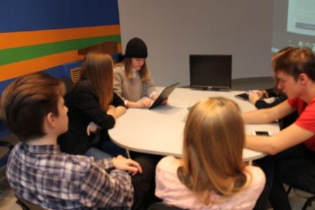 Фото к Школьники и студенты Новосибирска стали участниками онлайн лекции компании Google