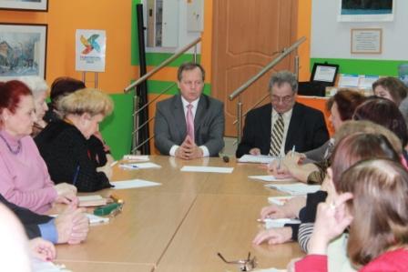 Фото к Министр образования, науки и инновационной политики Новосибирской области посетил информационный центр атомной отрасли