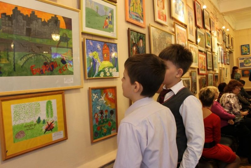 Фото к 5 апреля в ДК им. Горького состоялось торжественное открытие XV Городской детско-юношеской художественной выставки-конкурса «Мир без атомных катастроф».