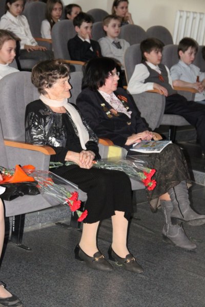 Фото к Информационный центр совместно с Центром развития творчества детей и юношества провели ряд патриотических мероприятий.