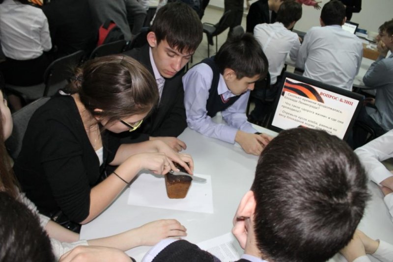 Фото к Информационный центр совместно с Центром развития творчества детей и юношества провели ряд патриотических мероприятий.