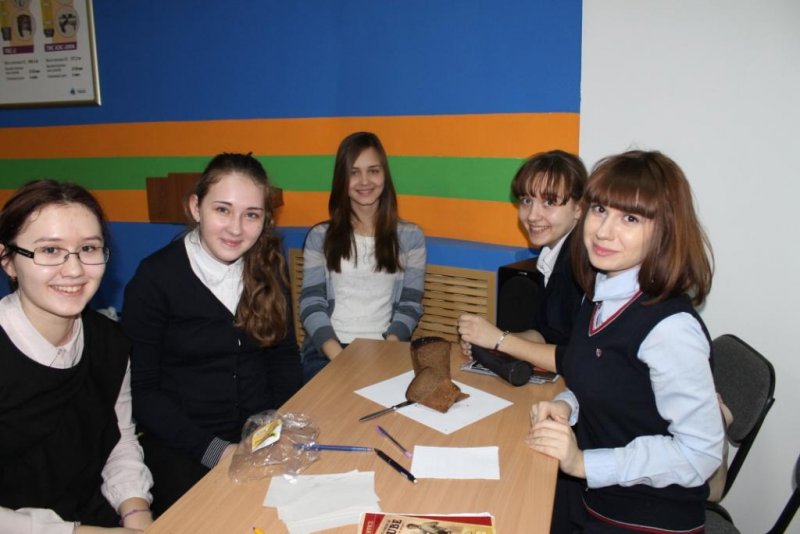 Фото к Информационный центр совместно с Центром развития творчества детей и юношества провели ряд патриотических мероприятий.