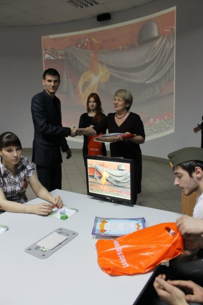 Фото к Информационный центр совместно с Центром развития творчества детей и юношества провели ряд патриотических мероприятий.