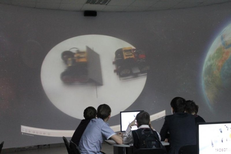 Фото к Новосибирский Информационный центр атомной отрасли провел Городской фестиваль по робототехнике «TROBOT 2014»