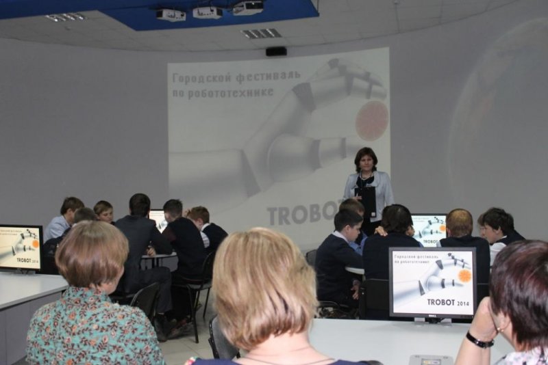 Фото к Новосибирский Информационный центр атомной отрасли провел Городской фестиваль по робототехнике «TROBOT 2014»