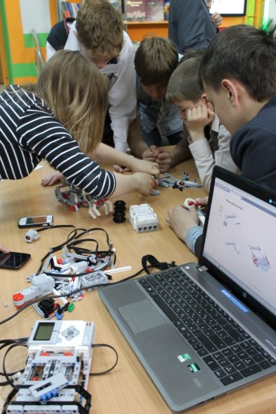 Фото к Новосибирский Информационный центр атомной отрасли провел Городской фестиваль по робототехнике «TROBOT 2014»