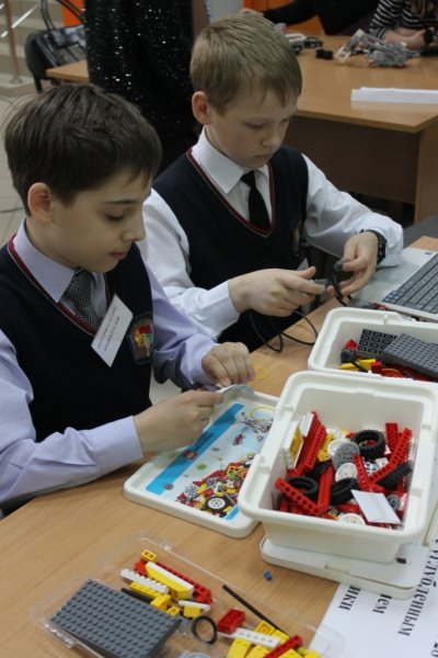 Фото к Новосибирский Информационный центр атомной отрасли провел Городской фестиваль по робототехнике «TROBOT 2014»