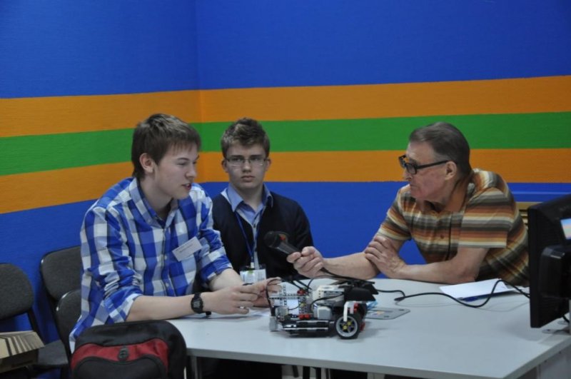 Фото к Новосибирский Информационный центр атомной отрасли провел Городской фестиваль по робототехнике «TROBOT 2014»