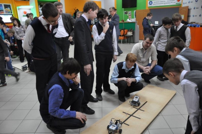 Фото к Новосибирский Информационный центр атомной отрасли провел Городской фестиваль по робототехнике «TROBOT 2014»