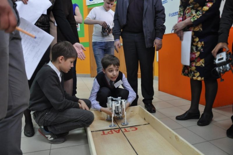 Фото к Новосибирский Информационный центр атомной отрасли провел Городской фестиваль по робототехнике «TROBOT 2014»