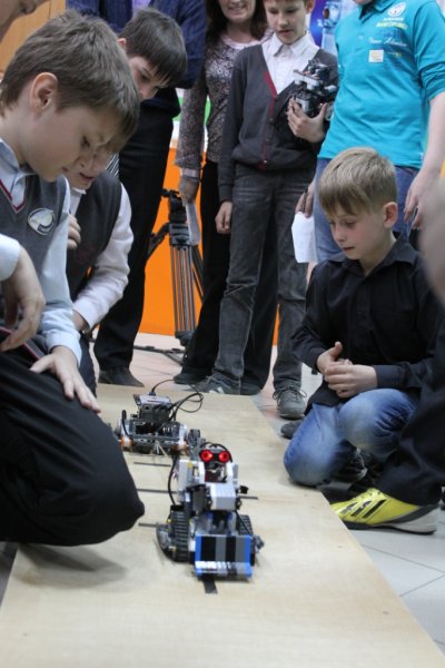 Фото к Новосибирский Информационный центр атомной отрасли провел Городской фестиваль по робототехнике «TROBOT 2014»