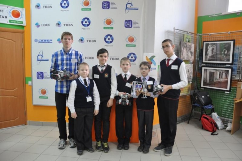 Фото к Новосибирский Информационный центр атомной отрасли провел Городской фестиваль по робототехнике «TROBOT 2014»