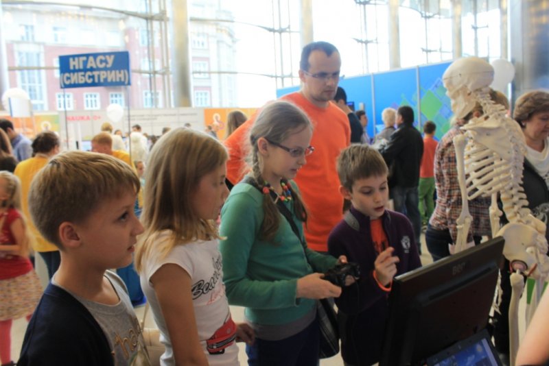 Фото к Новосибирский информационный центр по атомной энергии на Всероссийском фестивале науки