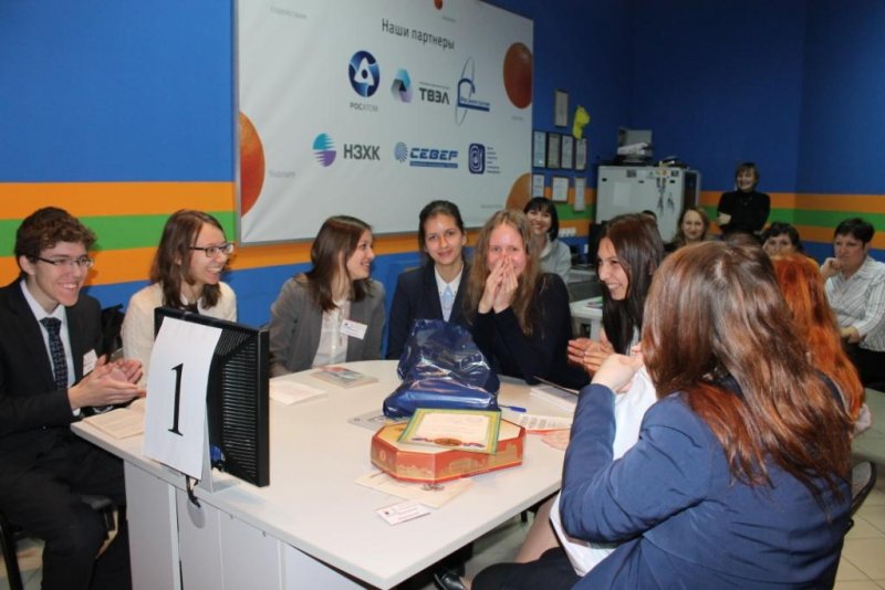 Фото к Новосибирские школьники нашли Ценности Росатома в тексте Конституции РФ