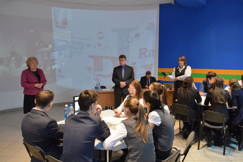 Фото к Школьники из трех городов Сибири сразились в интеллектуальной игре «Первый шаг в атомный проект»