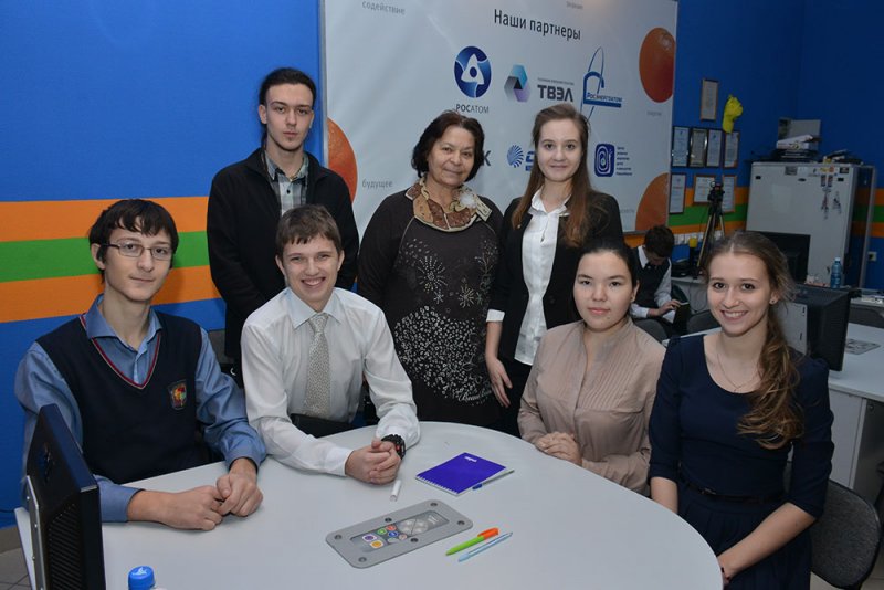 Фото к Школьники из трех городов Сибири сразились в интеллектуальной игре «Первый шаг в атомный проект»