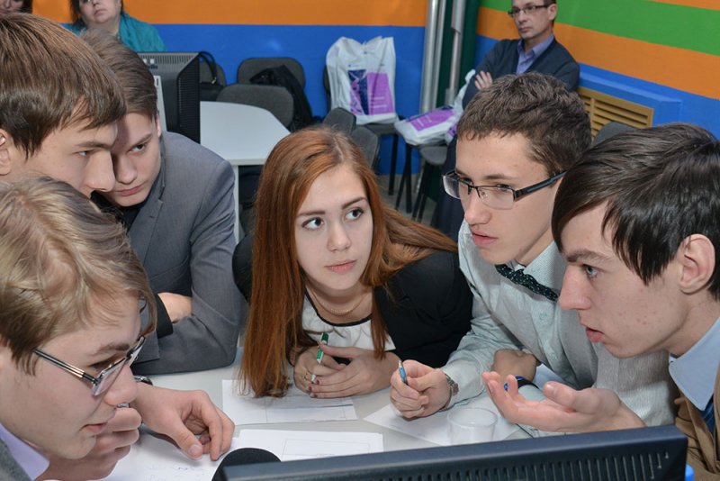 Фото к Школьники из трех городов Сибири сразились в интеллектуальной игре «Первый шаг в атомный проект»
