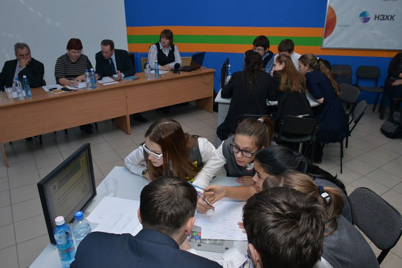 Фото к Школьники из трех городов Сибири сразились в интеллектуальной игре «Первый шаг в атомный проект»