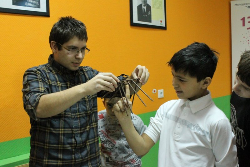 Фото к «Научные ёлки» в Информационном центре по атомной энергии