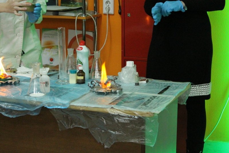 Фото к «Научные ёлки» в Информационном центре по атомной энергии