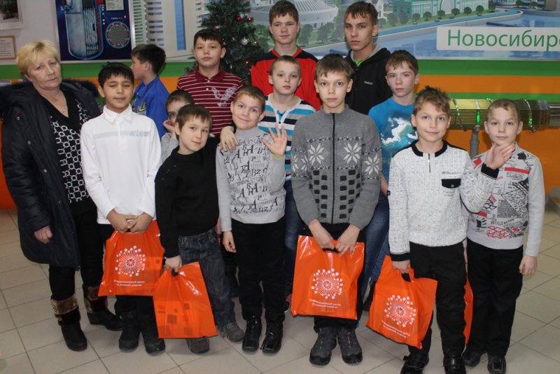 Фото к «Научные ёлки» в Информационном центре по атомной энергии