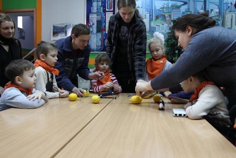 Фото к «Научные ёлки» в Информационном центре по атомной энергии