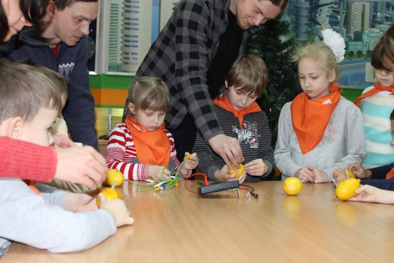 Фото к «Научные ёлки» в Информационном центре по атомной энергии