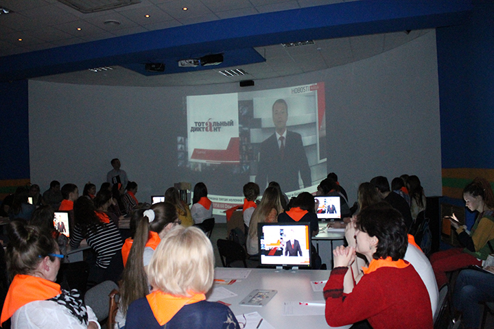Фото к Образовательная акция «Тотальный диктант» прошла в ИЦАЭ Новосибирска