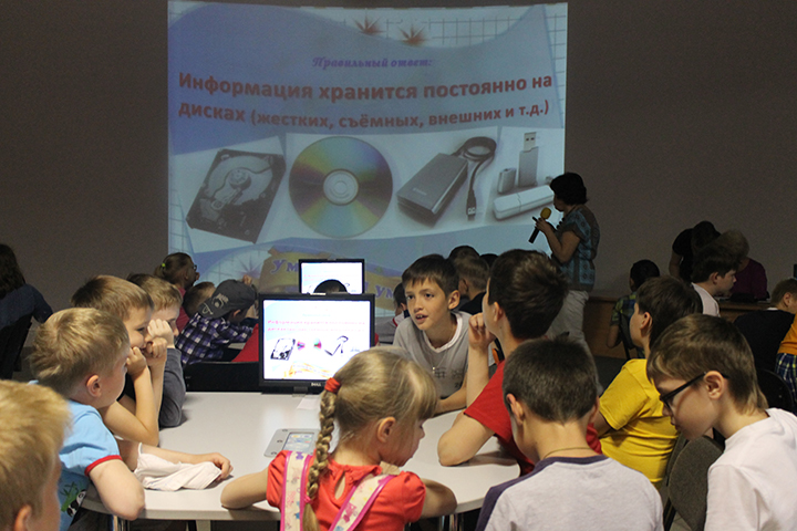 Фото к Умники и умницы проводят каникулы в ИЦАЭ Новосибирска